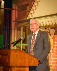 Bill Young addressing a USMH fundraiser for the Physicians’ Assistants program at USMH.